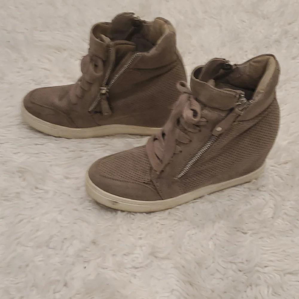 Steve Madden| Womens Londyn Stylish Brown Wedge Sneakers - Picture 3 of 10